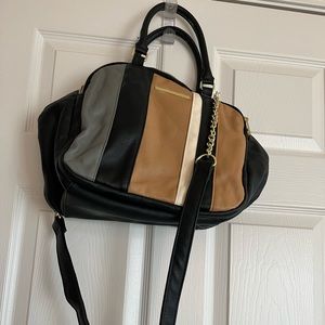 New preowned Steve Madden satchel shoulder bag zipper closure with 3 pockets .